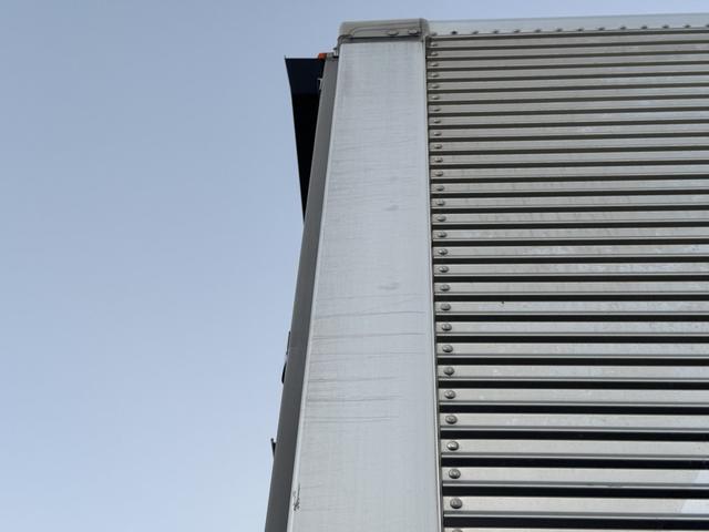 コンドル アルミウイング ワイド ベッド付 エアサス ゲート蓋 日本フルハーフ 6,210×2,410×2,490 ラッシング2段 引出しフック6対 アルミホイール 積載2.45t F6 6速 マニュアル 4tウイング バックカメラ エアサスコントローラー(53枚目)