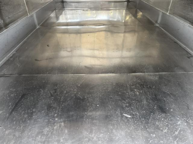 エルフトラック アルミバン　標準ロング　ムトウボデー　リアシャッター扉　荷箱内ステンレス張り　荷箱内フロントパネル加工穴　走行５６千ｋｍ　積載２ｔ　Ｆ６　６速　マニュアル　２ｔバン　ＥＴＣ１．０　アイドリングストップ（11枚目）