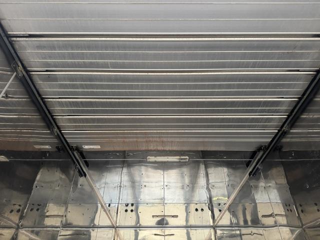 エルフトラック アルミバン　標準ロング　ムトウボデー　リアシャッター扉　荷箱内ステンレス張り　荷箱内フロントパネル加工穴　走行５６千ｋｍ　積載２ｔ　Ｆ６　６速　マニュアル　２ｔバン　ＥＴＣ１．０　アイドリングストップ（12枚目）