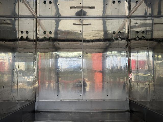 エルフトラック アルミバン　標準ロング　ムトウボデー　リアシャッター扉　荷箱内ステンレス張り　荷箱内フロントパネル加工穴　走行５６千ｋｍ　積載２ｔ　Ｆ６　６速　マニュアル　２ｔバン　ＥＴＣ１．０　アイドリングストップ（13枚目）