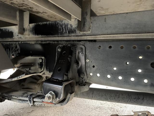 エルフトラック アルミバン　標準ロング　ムトウボデー　リアシャッター扉　荷箱内ステンレス張り　荷箱内フロントパネル加工穴　走行５６千ｋｍ　積載２ｔ　Ｆ６　６速　マニュアル　２ｔバン　ＥＴＣ１．０　アイドリングストップ（14枚目）