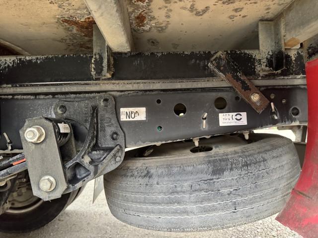 エルフトラック アルミバン　標準ロング　ムトウボデー　リアシャッター扉　荷箱内ステンレス張り　荷箱内フロントパネル加工穴　走行５６千ｋｍ　積載２ｔ　Ｆ６　６速　マニュアル　２ｔバン　ＥＴＣ１．０　アイドリングストップ（17枚目）