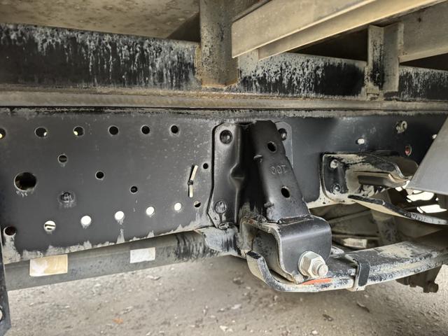 エルフトラック アルミバン　標準ロング　ムトウボデー　リアシャッター扉　荷箱内ステンレス張り　荷箱内フロントパネル加工穴　走行５６千ｋｍ　積載２ｔ　Ｆ６　６速　マニュアル　２ｔバン　ＥＴＣ１．０　アイドリングストップ（19枚目）