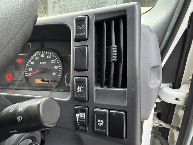 エルフトラック アルミバン　標準ロング　ムトウボデー　リアシャッター扉　荷箱内ステンレス張り　荷箱内フロントパネル加工穴　走行５６千ｋｍ　積載２ｔ　Ｆ６　６速　マニュアル　２ｔバン　ＥＴＣ１．０　アイドリングストップ（24枚目）