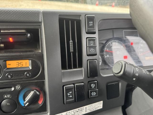 エルフトラック アルミバン　標準ロング　ムトウボデー　リアシャッター扉　荷箱内ステンレス張り　荷箱内フロントパネル加工穴　走行５６千ｋｍ　積載２ｔ　Ｆ６　６速　マニュアル　２ｔバン　ＥＴＣ１．０　アイドリングストップ（28枚目）