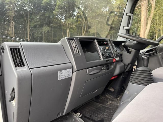 エルフトラック アルミバン　標準ロング　ムトウボデー　リアシャッター扉　荷箱内ステンレス張り　荷箱内フロントパネル加工穴　走行５６千ｋｍ　積載２ｔ　Ｆ６　６速　マニュアル　２ｔバン　ＥＴＣ１．０　アイドリングストップ（30枚目）