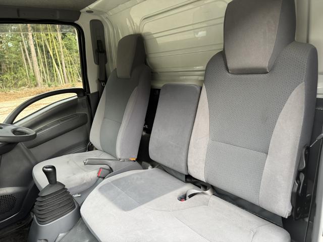 エルフトラック アルミバン　標準ロング　ムトウボデー　リアシャッター扉　荷箱内ステンレス張り　荷箱内フロントパネル加工穴　走行５６千ｋｍ　積載２ｔ　Ｆ６　６速　マニュアル　２ｔバン　ＥＴＣ１．０　アイドリングストップ（31枚目）