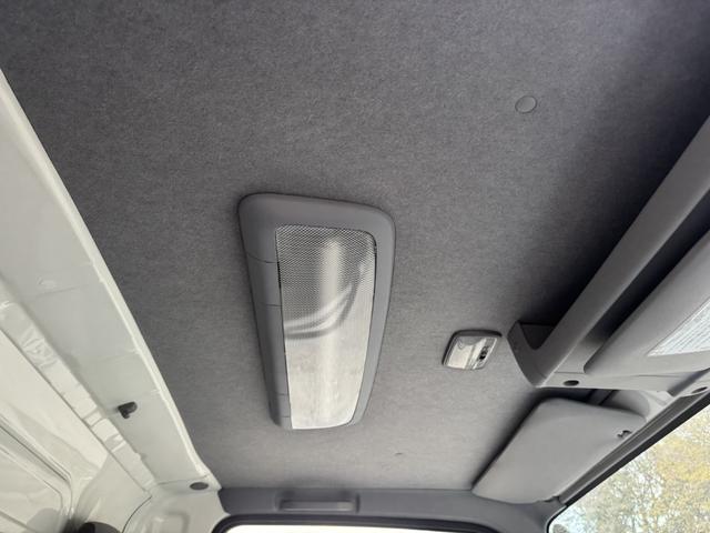 エルフトラック アルミバン　標準ロング　ムトウボデー　リアシャッター扉　荷箱内ステンレス張り　荷箱内フロントパネル加工穴　走行５６千ｋｍ　積載２ｔ　Ｆ６　６速　マニュアル　２ｔバン　ＥＴＣ１．０　アイドリングストップ（32枚目）