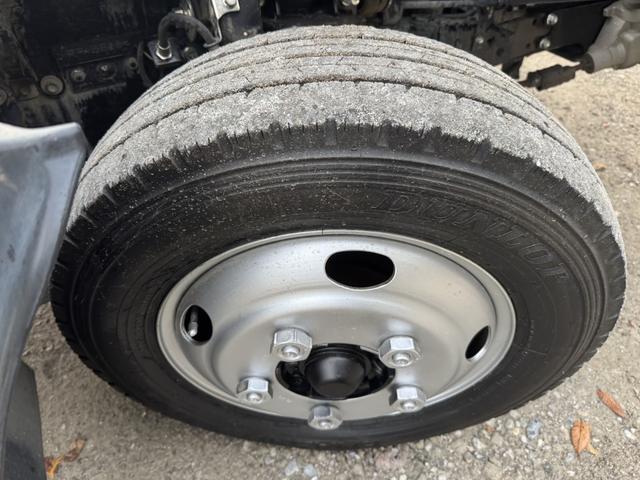 エルフトラック アルミバン　標準ロング　ムトウボデー　リアシャッター扉　荷箱内ステンレス張り　荷箱内フロントパネル加工穴　走行５６千ｋｍ　積載２ｔ　Ｆ６　６速　マニュアル　２ｔバン　ＥＴＣ１．０　アイドリングストップ（39枚目）