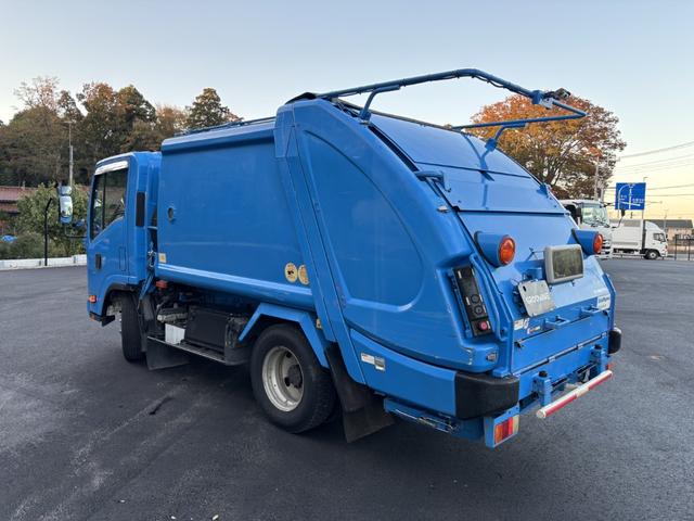 エルフトラック プレスパッカー 新明和 GTO42-5433WS1 4.2立米 汚水タンク 低騒音 助手席側スライドドア 積載2t F6 6速 マニュアル 塵芥車 プレス式 ゴミ収集車 2tパッカー ETC1.0 バックカメラ(5枚目)