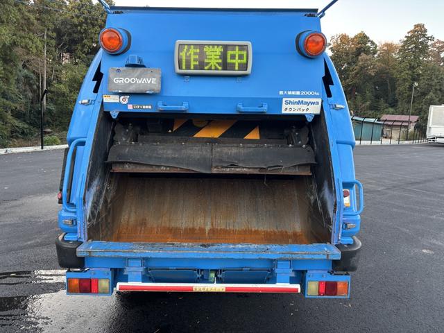 エルフトラック プレスパッカー 新明和 GTO42-5433WS1 4.2立米 汚水タンク 低騒音 助手席側スライドドア 積載2t F6 6速 マニュアル 塵芥車 プレス式 ゴミ収集車 2tパッカー ETC1.0 バックカメラ(10枚目)