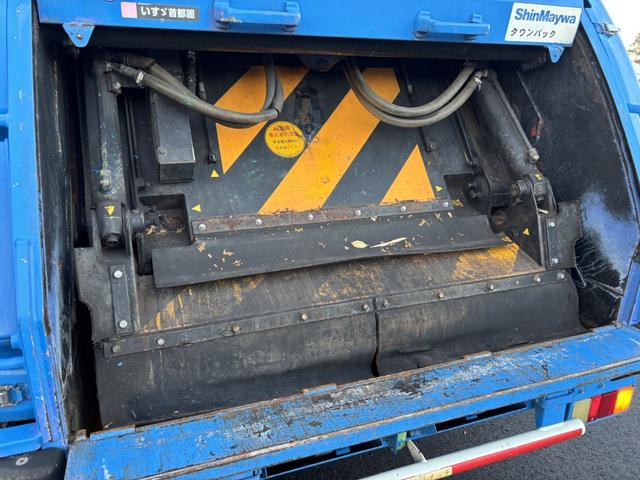 エルフトラック プレスパッカー 新明和 GTO42-5433WS1 4.2立米 汚水タンク 低騒音 助手席側スライドドア 積載2t F6 6速 マニュアル 塵芥車 プレス式 ゴミ収集車 2tパッカー ETC1.0 バックカメラ(12枚目)