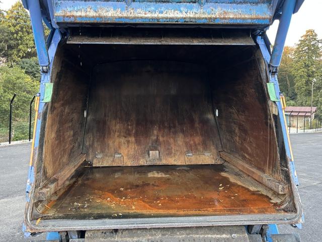 エルフトラック プレスパッカー 新明和 GTO42-5433WS1 4.2立米 汚水タンク 低騒音 助手席側スライドドア 積載2t F6 6速 マニュアル 塵芥車 プレス式 ゴミ収集車 2tパッカー ETC1.0 バックカメラ(17枚目)