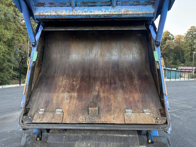 エルフトラック プレスパッカー 新明和 GTO42-5433WS1 4.2立米 汚水タンク 低騒音 助手席側スライドドア 積載2t F6 6速 マニュアル 塵芥車 プレス式 ゴミ収集車 2tパッカー ETC1.0 バックカメラ(18枚目)