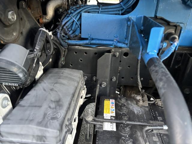 エルフトラック プレスパッカー 新明和 GTO42-5433WS1 4.2立米 汚水タンク 低騒音 助手席側スライドドア 積載2t F6 6速 マニュアル 塵芥車 プレス式 ゴミ収集車 2tパッカー ETC1.0 バックカメラ(25枚目)