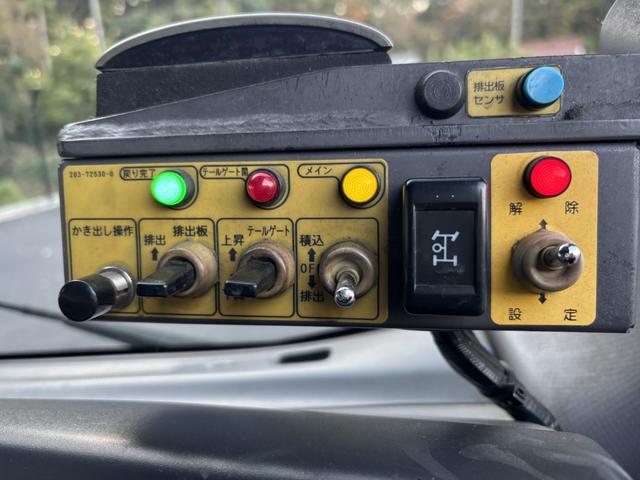 エルフトラック プレスパッカー 新明和 GTO42-5433WS1 4.2立米 汚水タンク 低騒音 助手席側スライドドア 積載2t F6 6速 マニュアル 塵芥車 プレス式 ゴミ収集車 2tパッカー ETC1.0 バックカメラ(30枚目)