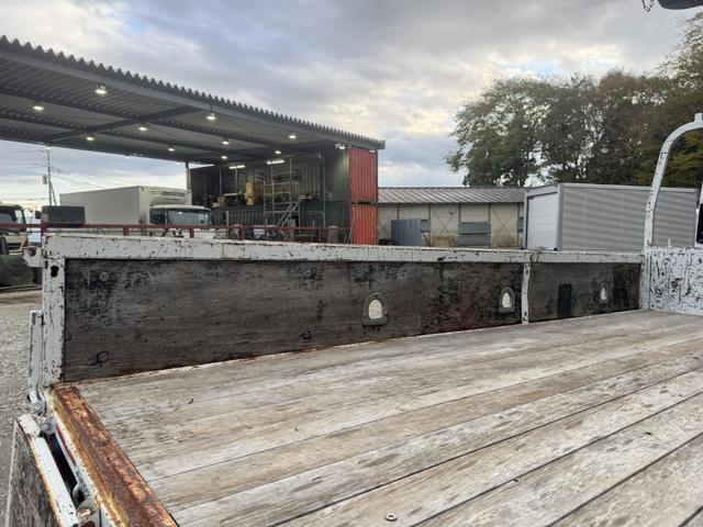 エルフトラック ２．６ｔ吊３段クレーン　木平　標準ロング　タダノ　ＺＥ２６３ＭＨ　フックイン　ラジコン　３，６２０×１，８００　走行７４千ｋｍ　積載２ｔ　Ｆ５　５速　マニュアル　吊ｔ数２．６ｔ吊　３段ブーム　送信機　古河ユニック　２ｔクレーン（11枚目）