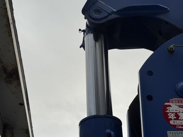 エルフトラック ２．６ｔ吊３段クレーン　木平　標準ロング　タダノ　ＺＥ２６３ＭＨ　フックイン　ラジコン　３，６２０×１，８００　走行７４千ｋｍ　積載２ｔ　Ｆ５　５速　マニュアル　吊ｔ数２．６ｔ吊　３段ブーム　送信機　古河ユニック　２ｔクレーン（18枚目）