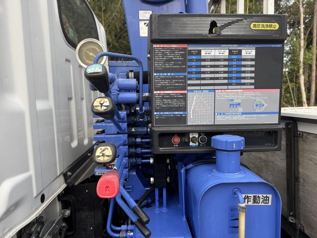 エルフトラック ２．６ｔ吊３段クレーン　木平　標準ロング　タダノ　ＺＥ２６３ＭＨ　フックイン　ラジコン　３，６２０×１，８００　走行７４千ｋｍ　積載２ｔ　Ｆ５　５速　マニュアル　吊ｔ数２．６ｔ吊　３段ブーム　送信機　古河ユニック　２ｔクレーン（21枚目）