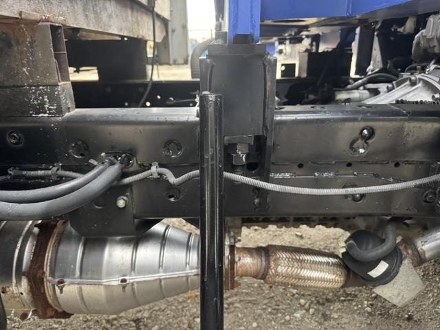 エルフトラック ２．６ｔ吊３段クレーン　木平　標準ロング　タダノ　ＺＥ２６３ＭＨ　フックイン　ラジコン　３，６２０×１，８００　走行７４千ｋｍ　積載２ｔ　Ｆ５　５速　マニュアル　吊ｔ数２．６ｔ吊　３段ブーム　送信機　古河ユニック　２ｔクレーン（28枚目）