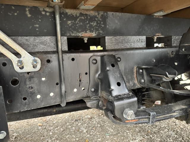 エルフトラック ２．６ｔ吊３段クレーン　木平　標準ロング　タダノ　ＺＥ２６３ＭＨ　フックイン　ラジコン　３，６２０×１，８００　走行７４千ｋｍ　積載２ｔ　Ｆ５　５速　マニュアル　吊ｔ数２．６ｔ吊　３段ブーム　送信機　古河ユニック　２ｔクレーン（30枚目）