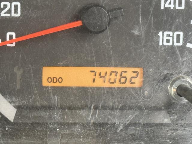 エルフトラック ２．６ｔ吊３段クレーン　木平　標準ロング　タダノ　ＺＥ２６３ＭＨ　フックイン　ラジコン　３，６２０×１，８００　走行７４千ｋｍ　積載２ｔ　Ｆ５　５速　マニュアル　吊ｔ数２．６ｔ吊　３段ブーム　送信機　古河ユニック　２ｔクレーン（35枚目）