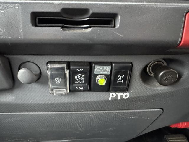 エルフトラック ２．６ｔ吊３段クレーン　木平　標準ロング　タダノ　ＺＥ２６３ＭＨ　フックイン　ラジコン　３，６２０×１，８００　走行７４千ｋｍ　積載２ｔ　Ｆ５　５速　マニュアル　吊ｔ数２．６ｔ吊　３段ブーム　送信機　古河ユニック　２ｔクレーン（37枚目）