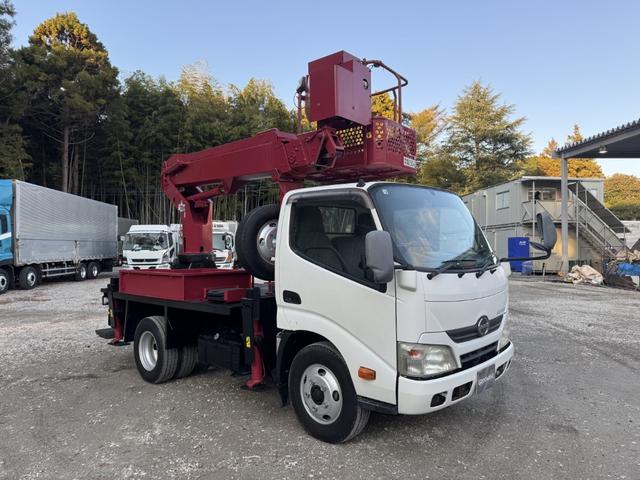 デュトロ 高所作業車　タダノ　ＡＴ－１２１ＴＧ　作業床高さ１１．９ｍ　バケット２００ｋｇ　走行２８千ｋｍ　Ｆ５　５速　マニュアル　ＥＴＣ１．０　アイドリングストップ　５ｔ限定免許対応（3枚目）