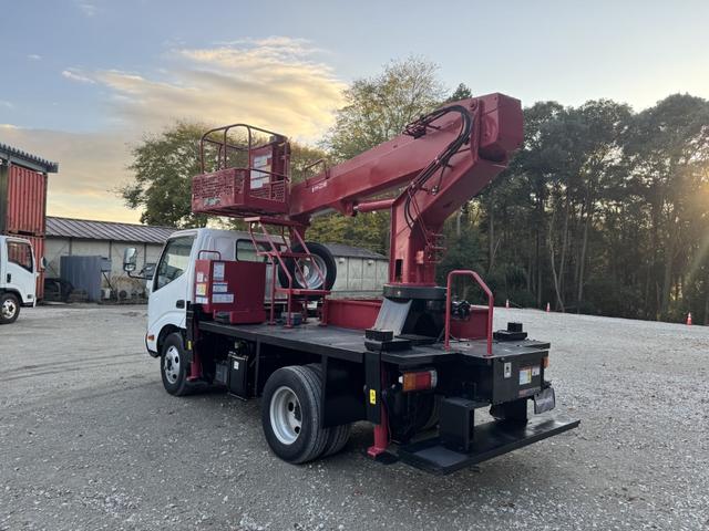 デュトロ 高所作業車　タダノ　ＡＴ－１２１ＴＧ　作業床高さ１１．９ｍ　バケット２００ｋｇ　走行２８千ｋｍ　Ｆ５　５速　マニュアル　ＥＴＣ１．０　アイドリングストップ　５ｔ限定免許対応（4枚目）