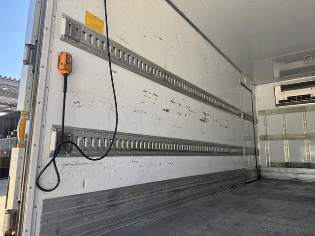 ダイナトラック 低温冷凍車　ワイドロング　格納ゲート　東プレ　ＸＶ３２ＬＯＣ－Ｍ　－３０℃設定　エバハウス　両側サイドドア　４，６００×２，０５０×２，０００　車検付　ＡＴ　オートマ　走行７１千ｋｍ　積載２ｔ　新明和　パワーゲート　ゲート付（14枚目）