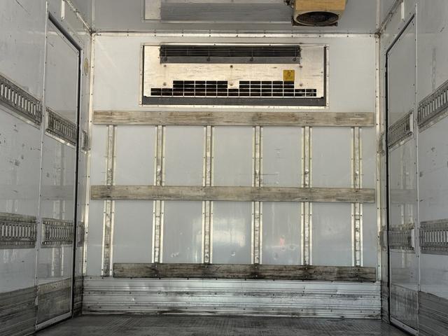 ダイナトラック 低温冷凍車　ワイドロング　格納ゲート　東プレ　ＸＶ３２ＬＯＣ－Ｍ　－３０℃設定　エバハウス　両側サイドドア　４，６００×２，０５０×２，０００　車検付　ＡＴ　オートマ　走行７１千ｋｍ　積載２ｔ　新明和　パワーゲート　ゲート付（17枚目）