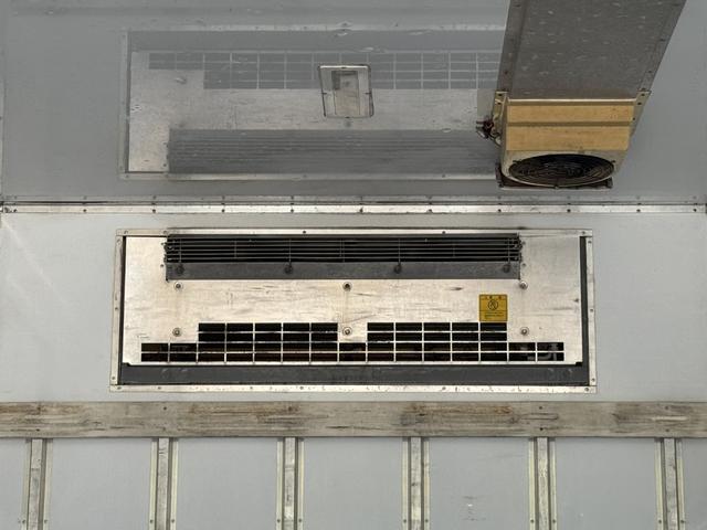 ダイナトラック 低温冷凍車　ワイドロング　格納ゲート　東プレ　ＸＶ３２ＬＯＣ－Ｍ　－３０℃設定　エバハウス　両側サイドドア　４，６００×２，０５０×２，０００　車検付　ＡＴ　オートマ　走行７１千ｋｍ　積載２ｔ　新明和　パワーゲート　ゲート付（18枚目）