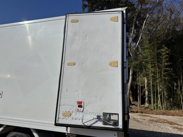 ダイナトラック 低温冷凍車　ワイドロング　格納ゲート　東プレ　ＸＶ３２ＬＯＣ－Ｍ　－３０℃設定　エバハウス　両側サイドドア　４，６００×２，０５０×２，０００　車検付　ＡＴ　オートマ　走行７１千ｋｍ　積載２ｔ　新明和　パワーゲート　ゲート付（20枚目）