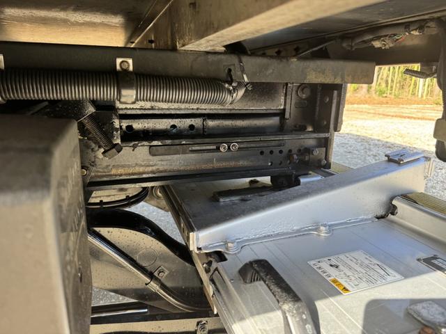 ダイナトラック 低温冷凍車　ワイドロング　格納ゲート　東プレ　ＸＶ３２ＬＯＣ－Ｍ　－３０℃設定　エバハウス　両側サイドドア　４，６００×２，０５０×２，０００　車検付　ＡＴ　オートマ　走行７１千ｋｍ　積載２ｔ　新明和　パワーゲート　ゲート付（26枚目）