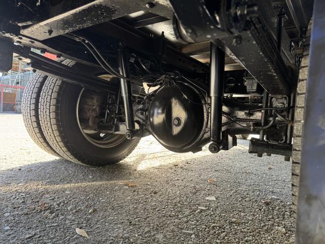 ダイナトラック 低温冷凍車　ワイドロング　格納ゲート　東プレ　ＸＶ３２ＬＯＣ－Ｍ　－３０℃設定　エバハウス　両側サイドドア　４，６００×２，０５０×２，０００　車検付　ＡＴ　オートマ　走行７１千ｋｍ　積載２ｔ　新明和　パワーゲート　ゲート付（29枚目）