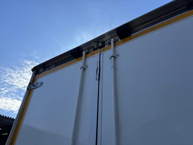 ダイナトラック 低温冷凍車　ワイドロング　格納ゲート　東プレ　ＸＶ３２ＬＯＣ－Ｍ　－３０℃設定　エバハウス　両側サイドドア　４，６００×２，０５０×２，０００　車検付　ＡＴ　オートマ　走行７１千ｋｍ　積載２ｔ　新明和　パワーゲート　ゲート付（51枚目）