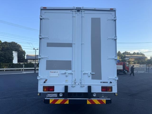 ヒノレンジャー アルミウィング　ワイド　ベッド付　エアサス　日本トレクス　リア観音扉　ラッシング２段　引出しフック７対　２４０馬力　６，８３０×２，４１０×２，３９０　積載２．６ｔ　Ｆ６　６速　マニュアル　４ｔウイング　ＥＴＣ１．０　	バックカメラ（9枚目）