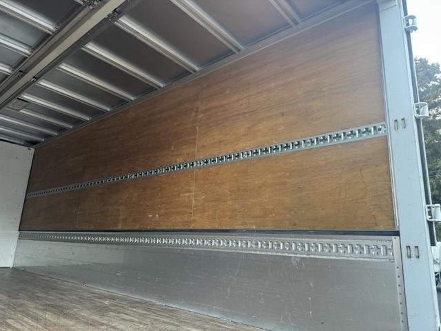 ヒノレンジャー アルミウィング　ワイド　ベッド付　エアサス　日本トレクス　リア観音扉　ラッシング２段　引出しフック７対　２４０馬力　６，８３０×２，４１０×２，３９０　積載２．６ｔ　Ｆ６　６速　マニュアル　４ｔウイング　ＥＴＣ１．０　	バックカメラ（12枚目）