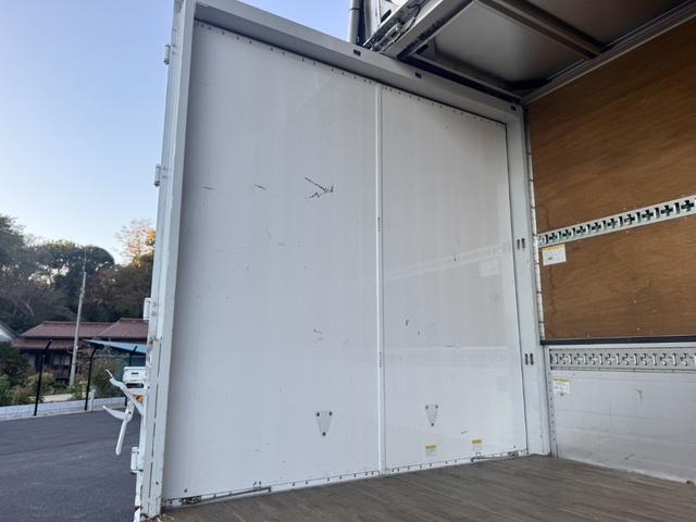 ヒノレンジャー アルミウィング　ワイド　ベッド付　エアサス　日本トレクス　リア観音扉　ラッシング２段　引出しフック７対　２４０馬力　６，８３０×２，４１０×２，３９０　積載２．６ｔ　Ｆ６　６速　マニュアル　４ｔウイング　ＥＴＣ１．０　	バックカメラ（18枚目）