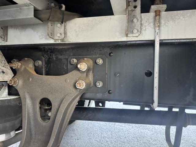 ヒノレンジャー アルミウィング　ワイド　ベッド付　エアサス　日本トレクス　リア観音扉　ラッシング２段　引出しフック７対　２４０馬力　６，８３０×２，４１０×２，３９０　積載２．６ｔ　Ｆ６　６速　マニュアル　４ｔウイング　ＥＴＣ１．０　	バックカメラ（21枚目）