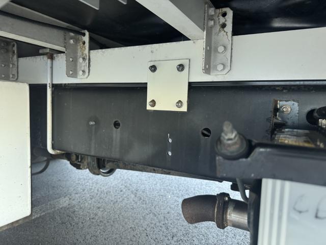 ヒノレンジャー アルミウィング　ワイド　ベッド付　エアサス　日本トレクス　リア観音扉　ラッシング２段　引出しフック７対　２４０馬力　６，８３０×２，４１０×２，３９０　積載２．６ｔ　Ｆ６　６速　マニュアル　４ｔウイング　ＥＴＣ１．０　	バックカメラ（22枚目）