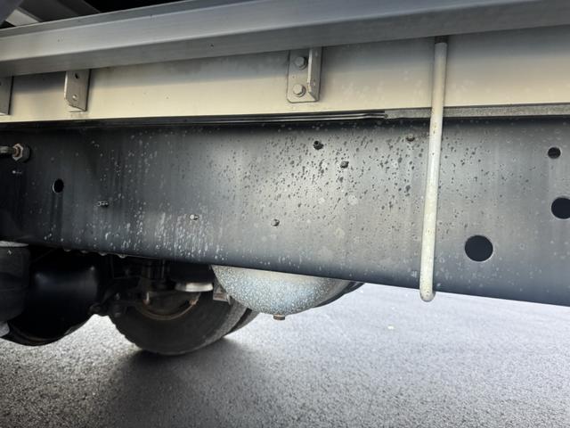 ヒノレンジャー アルミウィング　ワイド　ベッド付　エアサス　日本トレクス　リア観音扉　ラッシング２段　引出しフック７対　２４０馬力　６，８３０×２，４１０×２，３９０　積載２．６ｔ　Ｆ６　６速　マニュアル　４ｔウイング　ＥＴＣ１．０　	バックカメラ（24枚目）