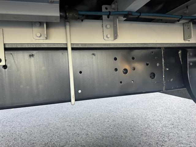 ヒノレンジャー アルミウィング　ワイド　ベッド付　エアサス　日本トレクス　リア観音扉　ラッシング２段　引出しフック７対　２４０馬力　６，８３０×２，４１０×２，３９０　積載２．６ｔ　Ｆ６　６速　マニュアル　４ｔウイング　ＥＴＣ１．０　	バックカメラ（26枚目）