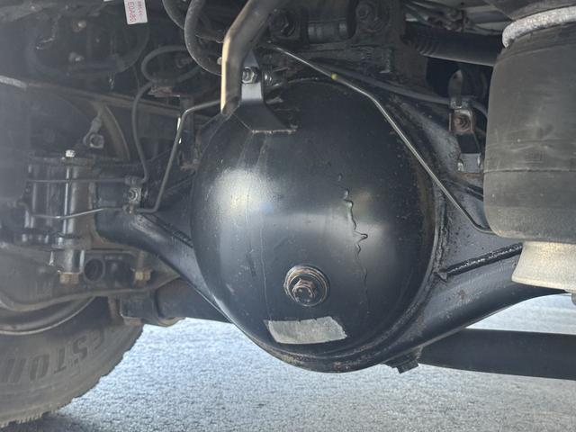 ヒノレンジャー アルミウィング　ワイド　ベッド付　エアサス　日本トレクス　リア観音扉　ラッシング２段　引出しフック７対　２４０馬力　６，８３０×２，４１０×２，３９０　積載２．６ｔ　Ｆ６　６速　マニュアル　４ｔウイング　ＥＴＣ１．０　	バックカメラ（28枚目）