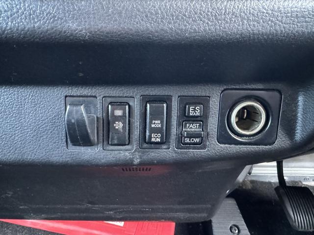 ヒノレンジャー アルミウィング　ワイド　ベッド付　エアサス　日本トレクス　リア観音扉　ラッシング２段　引出しフック７対　２４０馬力　６，８３０×２，４１０×２，３９０　積載２．６ｔ　Ｆ６　６速　マニュアル　４ｔウイング　ＥＴＣ１．０　	バックカメラ（39枚目）