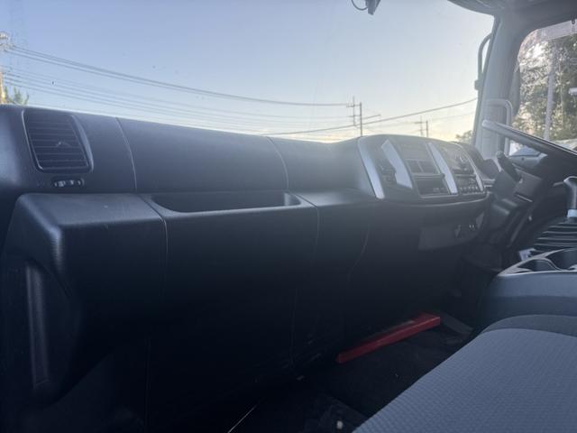 ヒノレンジャー アルミウィング　ワイド　ベッド付　エアサス　日本トレクス　リア観音扉　ラッシング２段　引出しフック７対　２４０馬力　６，８３０×２，４１０×２，３９０　積載２．６ｔ　Ｆ６　６速　マニュアル　４ｔウイング　ＥＴＣ１．０　	バックカメラ（41枚目）