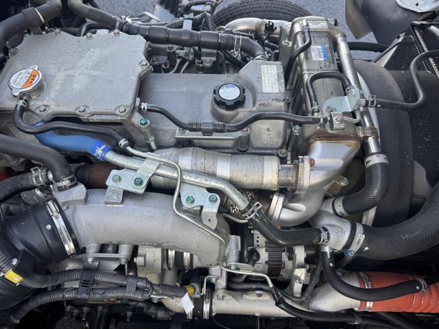 ヒノレンジャー アルミウィング　ワイド　ベッド付　エアサス　日本トレクス　リア観音扉　ラッシング２段　引出しフック７対　２４０馬力　６，８３０×２，４１０×２，３９０　積載２．６ｔ　Ｆ６　６速　マニュアル　４ｔウイング　ＥＴＣ１．０　	バックカメラ（44枚目）