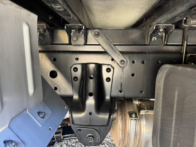 デュトロ パネルバン　１０尺　全低床　キタムラ　リア２重観音扉　ラッシング２段　床ステンレス　左サイドドア　ＡＴ　オートマ　２ペダル　積載１．６ｔ　ＥＴＣ１．０　バックカメラ　車線逸脱警報　プリクラッシュセーフティー　５ｔ限定免許対応（19枚目）