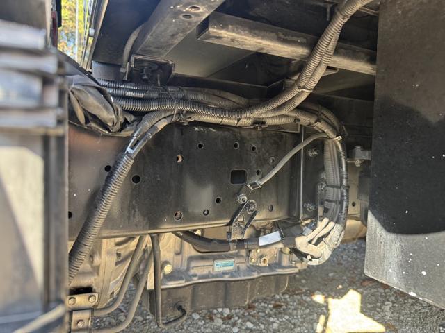 デュトロ パネルバン　１０尺　全低床　キタムラ　リア２重観音扉　ラッシング２段　床ステンレス　左サイドドア　ＡＴ　オートマ　２ペダル　積載１．６ｔ　ＥＴＣ１．０　バックカメラ　車線逸脱警報　プリクラッシュセーフティー　５ｔ限定免許対応（20枚目）