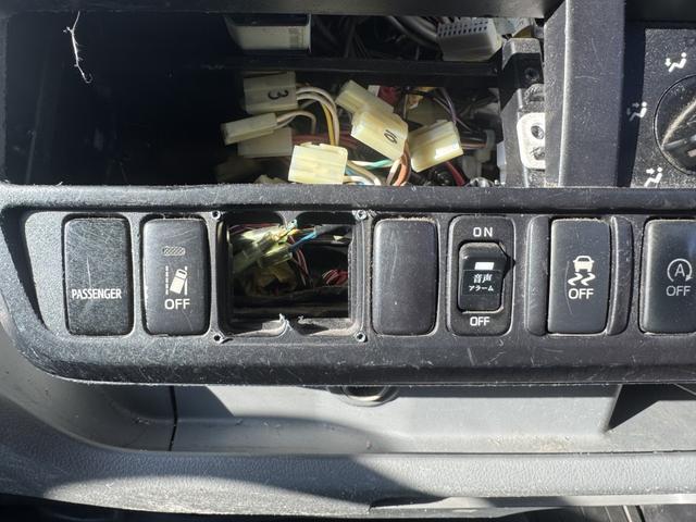 デュトロ パネルバン　１０尺　全低床　キタムラ　リア２重観音扉　ラッシング２段　床ステンレス　左サイドドア　ＡＴ　オートマ　２ペダル　積載１．６ｔ　ＥＴＣ１．０　バックカメラ　車線逸脱警報　プリクラッシュセーフティー　５ｔ限定免許対応（31枚目）